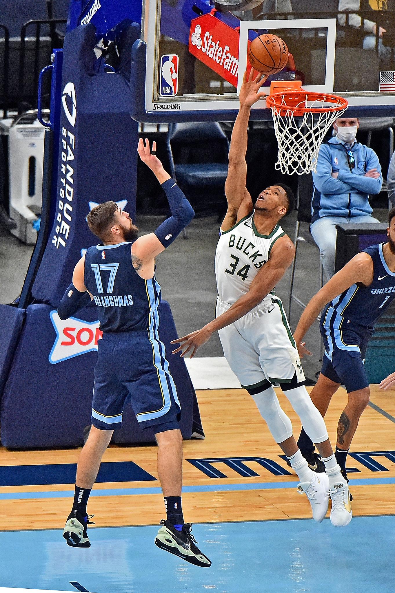 字母哥迎来二十赛季出色发挥，阿森纳观众热烈欢呼！(字母哥最新上场)