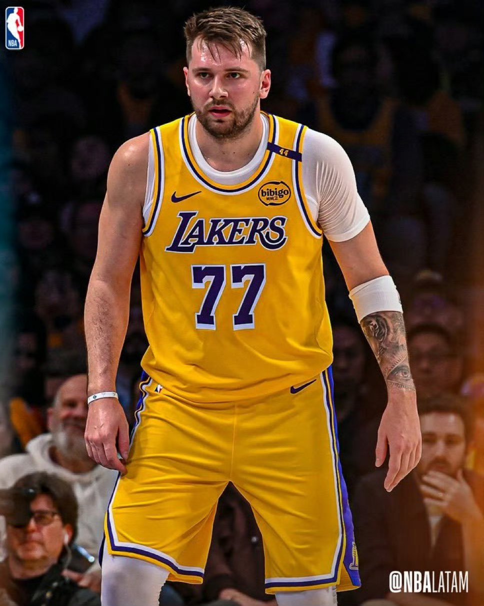 东契奇重返赛场，领先优势明显首场状态出色，塞尔维亚队观众沸腾！(东契奇打法分析)