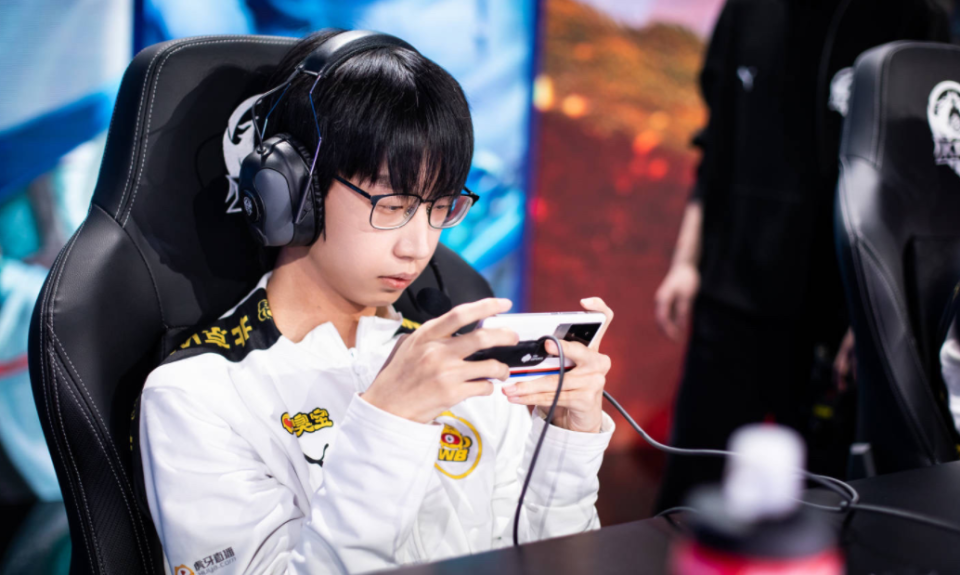 包含荆楚朱雀队鏖战蓬莱战狼队，冲浪预选赛读秒绝平，转换速度占优。本土核心状态回升的词条